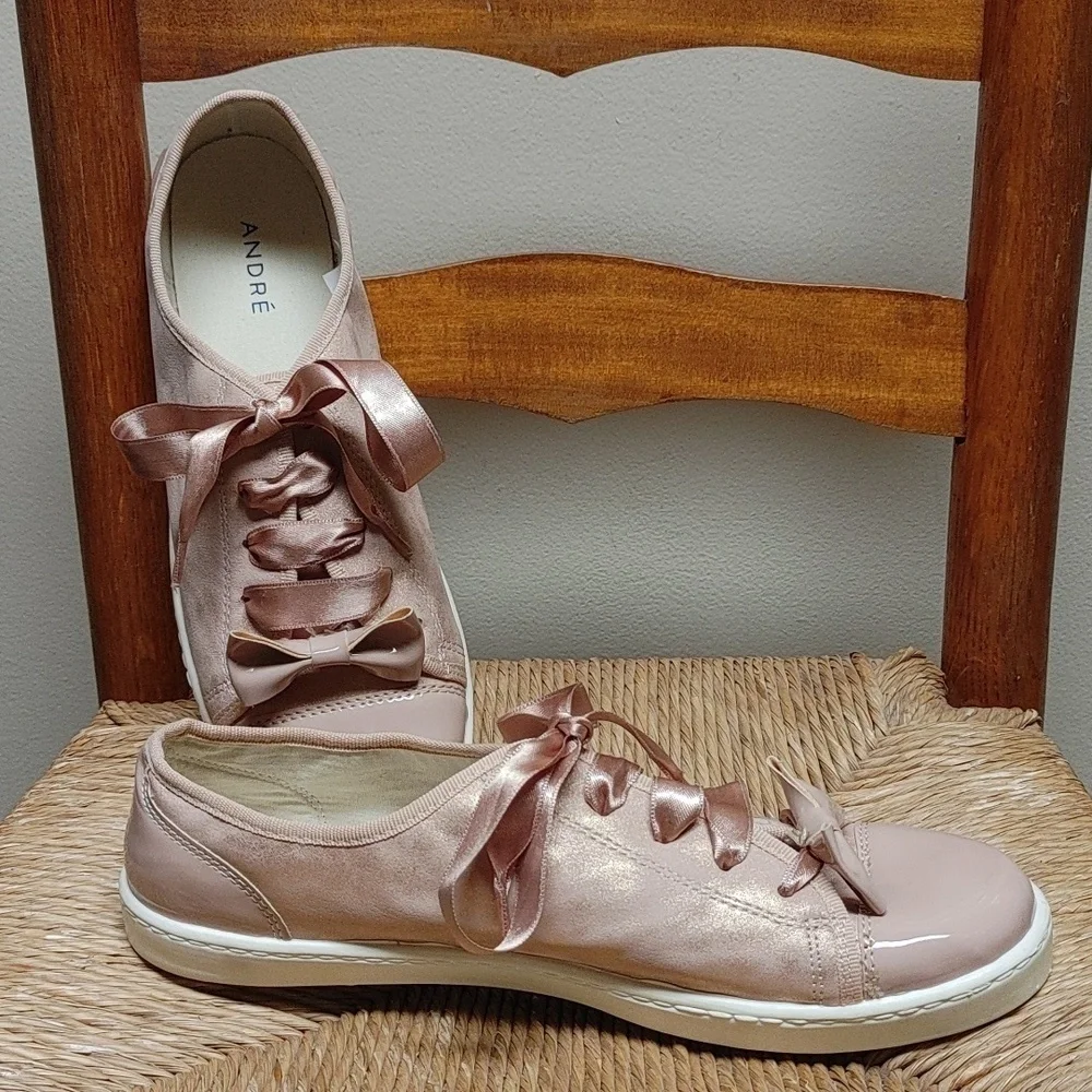 NWOB Mauve & Gold Shimmer André Sneakers Sz 41 euro 10 US